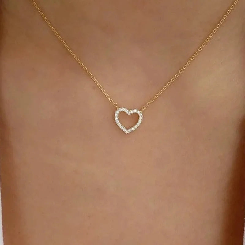 Delicate Heart Pendant Necklace – Gold Clavicle Chain with Exquisite Crystal Zircon