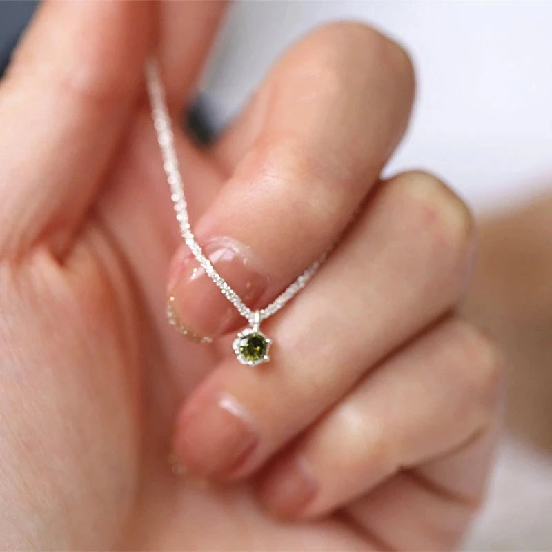 Delicate Heart Pendant Necklace – Gold Clavicle Chain with Exquisite Crystal Zircon