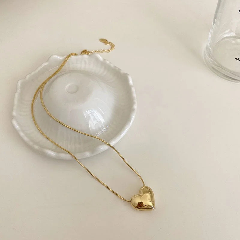 Delicate Heart Pendant Necklace – Gold Clavicle Chain with Exquisite Crystal Zircon