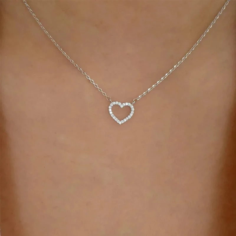 Delicate Heart Pendant Necklace – Gold Clavicle Chain with Exquisite Crystal Zircon