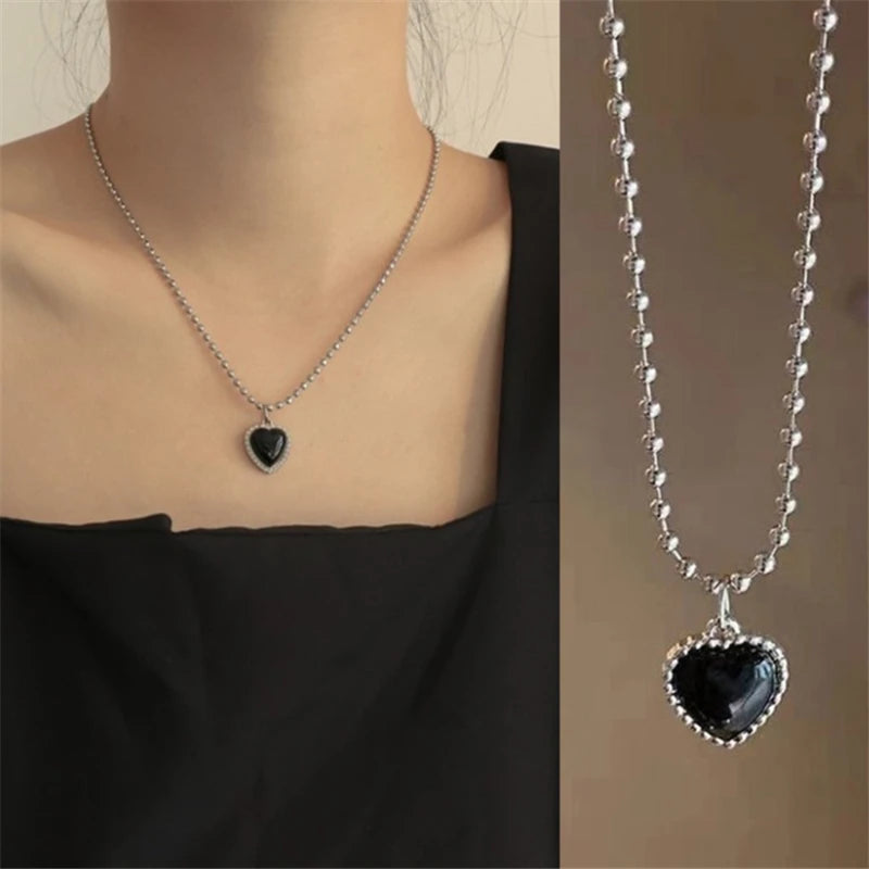 Delicate Heart Pendant Necklace – Gold Clavicle Chain with Exquisite Crystal Zircon